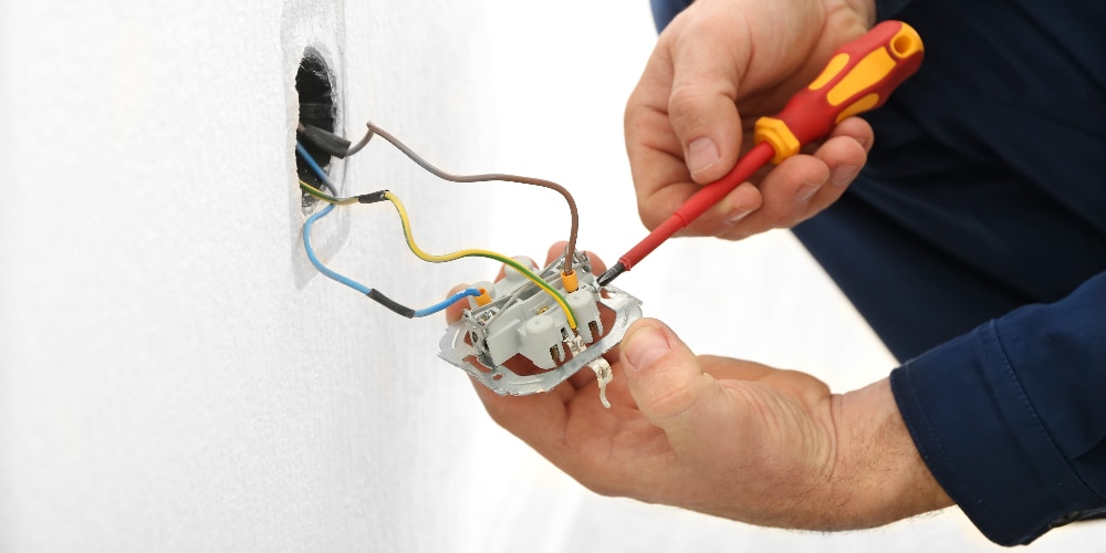 Electricien remplacement prises et interrupteurs Ile-de-france